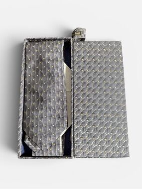 Italo Ferretti mens gray abstract jacquard 100% silk luxury tie w/ box